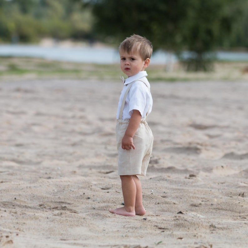 Tenue porte-anneau bébé garçon tenue beige clair short de baptême avec bretelles Costume garçon bretelles en lin Costume de mariage pour bébé garçon couleur beige image 6