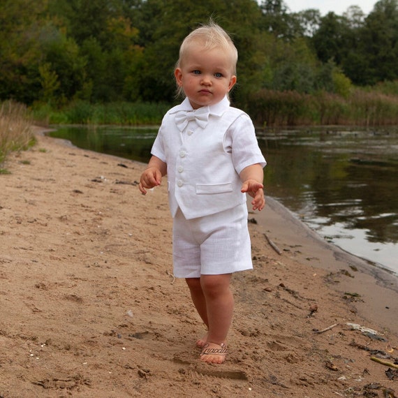 Traje de bautizo de lino de verano para niño con chaleco blanco