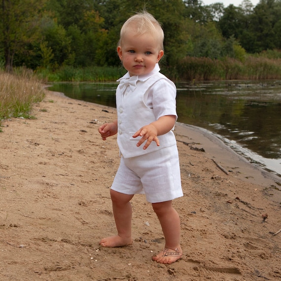 Traje de bautizo de lino de verano para niño con chaleco blanco