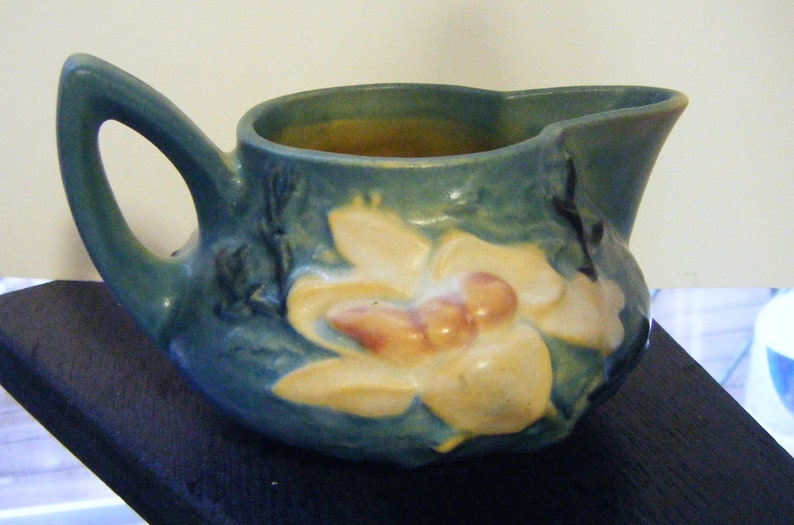 30/% Off 1940/'s Roseville Pottery Magnolia Pattern Creamer Pitcher Excellent Condition LL-C