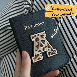 Personligt leopardbokstäverpassfodral, anpassat gepardmärkepassfodral, monogram reseplånbok, söt present till henne