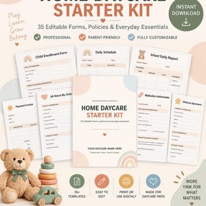 Könnte beinhalten: Ein Home Daycare Starter Kit mit 35 bearbeitbaren Formularen, Richtlinien und alltäglichen Vorlagen. Das Set enthält Dokumente wie Anmeldeformulare, Tagespläne und tägliche Berichte für Kleinkinder, präsentiert neben einem Teddybären und einem Holzspielzeug.