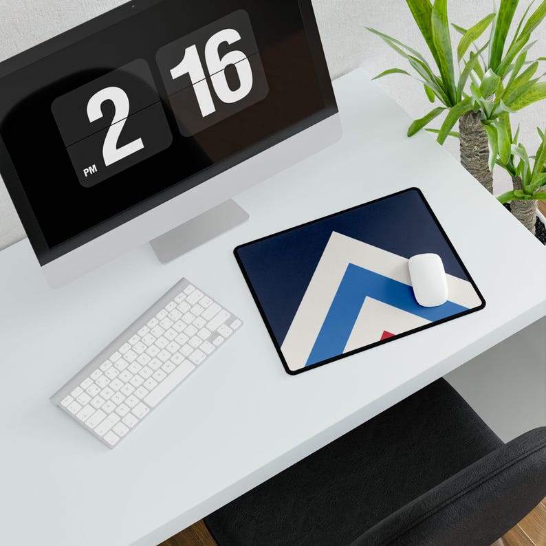 Abstract Racing Stripe Desk Mat, Navy Azure Signal Red Geometric Desk Pad (Riviera Stripe), Gift for Car Lovers Bild 8