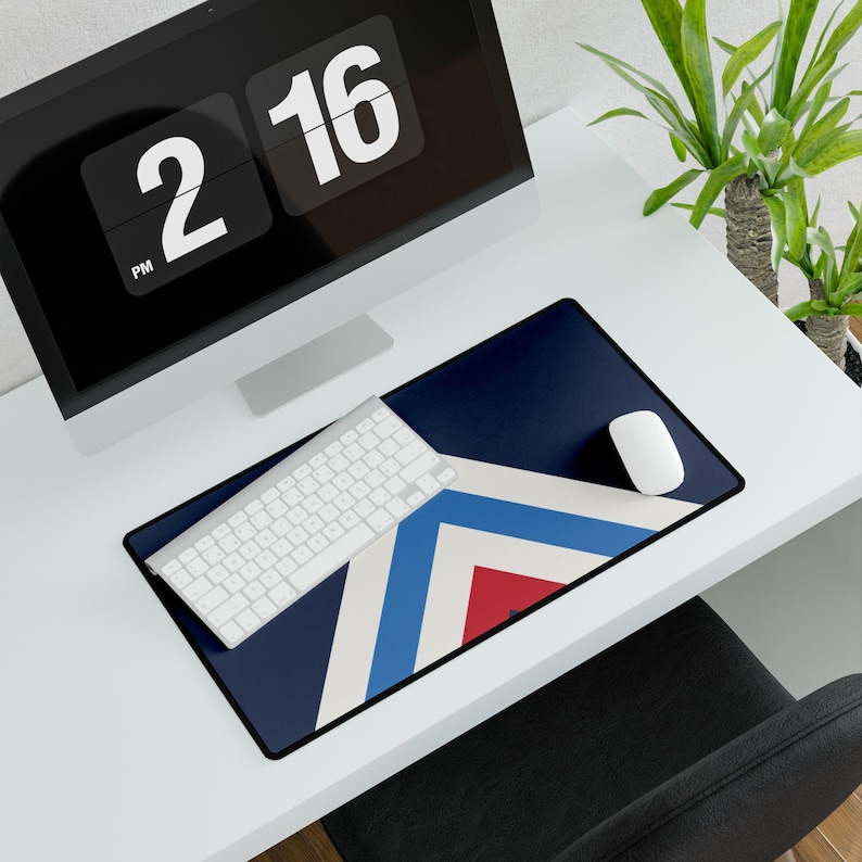 Abstract Racing Stripe Desk Mat, Navy Azure Signal Red Geometric Desk Pad (Riviera Stripe), Gift for Car Lovers Bild 12