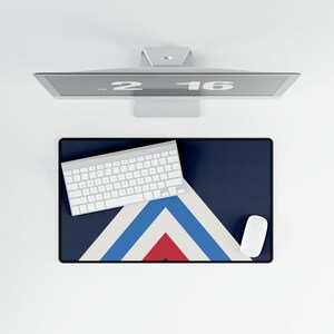 Abstract Racing Stripe Desk Mat, Navy Azure Signal Red Geometric Desk Pad (Riviera Stripe), Gift for Car Lovers Bild 13