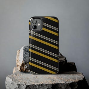 Funda para teléfono con estampado abstracto de rayas de carreras, cubierta geométrica negra y dorada (medianoche y dorado), regalo retro de deportes de motor. imagen 6