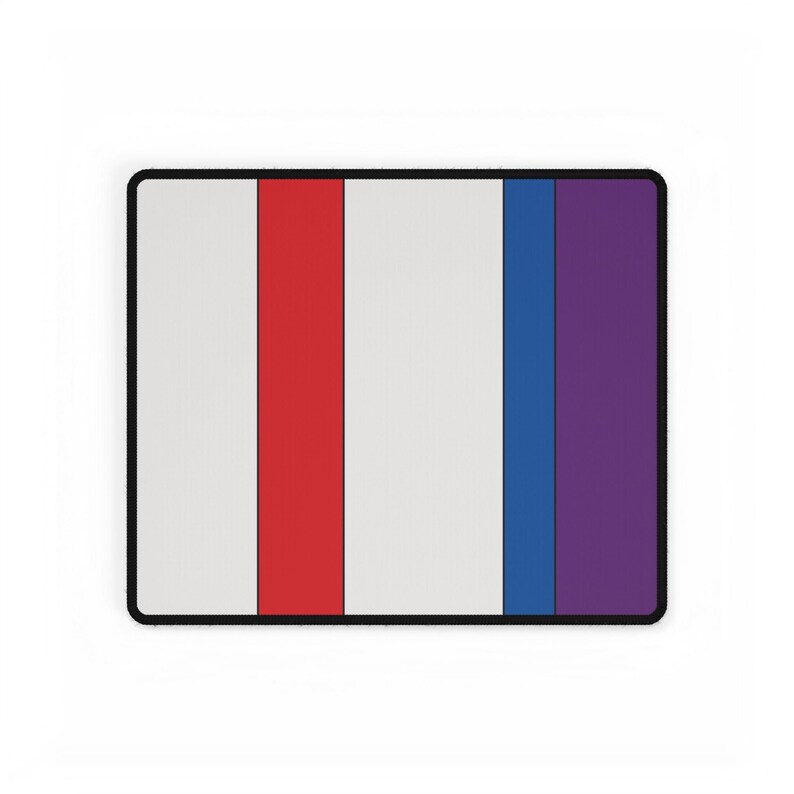 Alfombrilla de escritorio con diseño abstracto de rayas de carreras, alfombrilla geométrica azul claro violeta roja (Bavarian Three), regalo para amantes de los coches. imagen 6