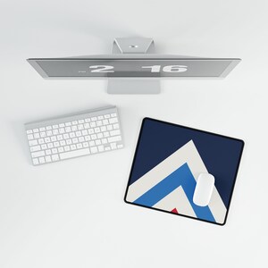 Abstract Racing Stripe Desk Mat, Navy Azure Signal Red Geometric Desk Pad (Riviera Stripe), Gift for Car Lovers Bild 9