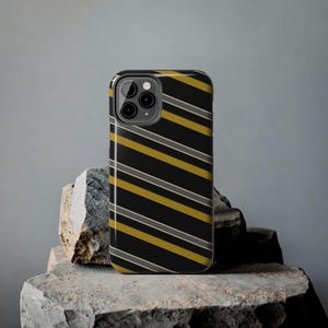 Funda para teléfono con estampado abstracto de rayas de carreras, cubierta geométrica negra y dorada (medianoche y dorado), regalo retro de deportes de motor. imagen 12