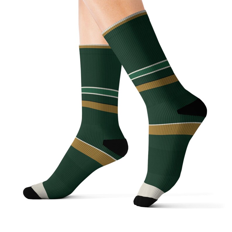 Calcetines con rayas de carreras abstractas, calcetines de vestir originales de latón verde British Racing Green (Brooklands Green), regalo de automovilismo para él. imagen 6