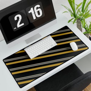 Tapis de bureau à rayures de course abstraites, sous-main géométrique noir et or (minuit et or), cadeau pour les passionnés de voitures image 4