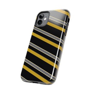 Funda para teléfono con estampado abstracto de rayas de carreras, cubierta geométrica negra y dorada (medianoche y dorado), regalo retro de deportes de motor. imagen 4