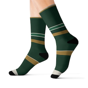 Calcetines con rayas de carreras abstractas, calcetines de vestir originales de latón verde British Racing Green (Brooklands Green), regalo de automovilismo para él. imagen 1