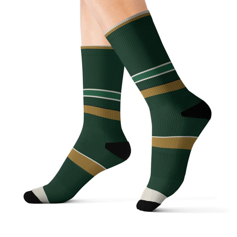 Calcetines con rayas de carreras abstractas, calcetines de vestir originales de latón verde British Racing Green (Brooklands Green), regalo de automovilismo para él. imagen 1