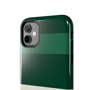 Abstrakcyjne etui na telefon z wyścigowymi paskami, mosiężna geometryczna obudowa w kolorze British Racing Green (Brooklands Green), prezent w stylu retro Motorsport zdjęcie 5
