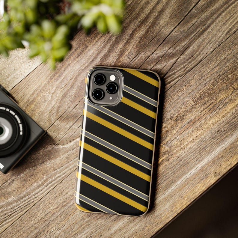 Funda para teléfono con estampado abstracto de rayas de carreras, cubierta geométrica negra y dorada (medianoche y dorado), regalo retro de deportes de motor. imagen 13