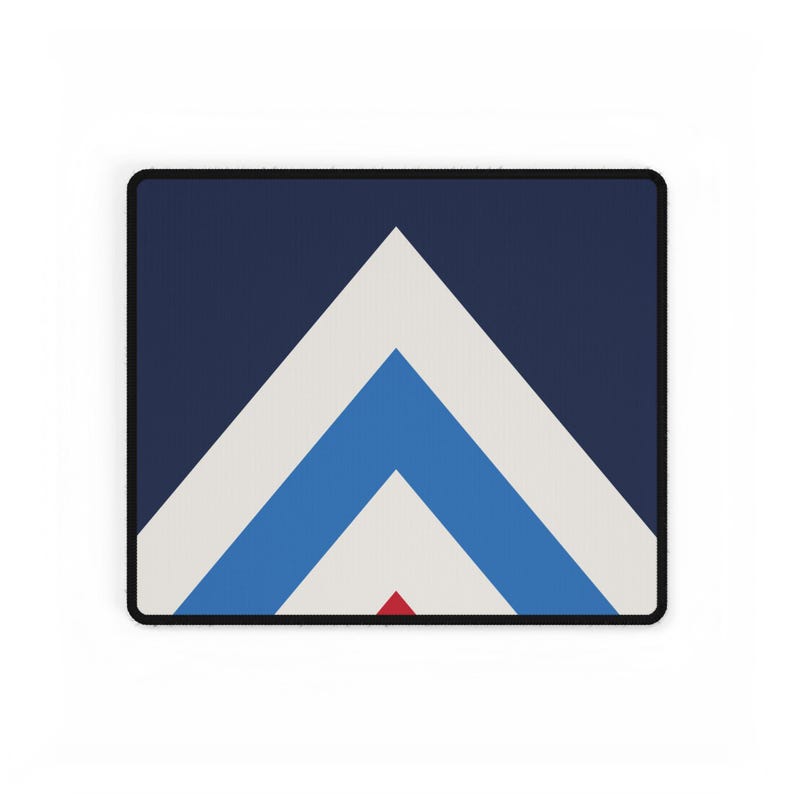 Abstract Racing Stripe Desk Mat, Navy Azure Signal Red Geometric Desk Pad (Riviera Stripe), Gift for Car Lovers Bild 6