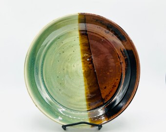 NOUVEAU ! Céramique « Blate » verte et bronze cuite à réduction de chaleur par Jessica Cronstein