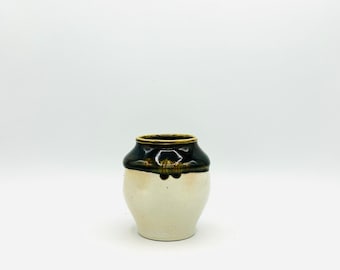 Vase Tenmoku riche en bois d'un blanc rosé en porcelaine par Jessica Cronstein
