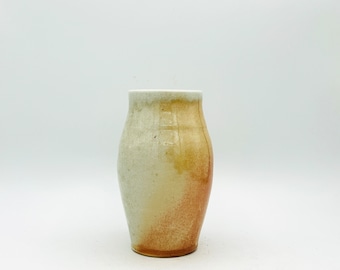 NOUVEAU ! Vase 2 en porcelaine cuite au feu de bois Shino Blushed par Jessica Cronstein