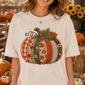 Patchwork Pumpkin T-Shirt, Cute Quilted Pattern Graphic Tee, Vintage Farmhouse Autumn Apparel, Thanksgiving Rustic Fall Top Gift For Her