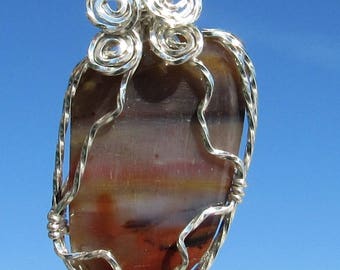 Agate Cabochon wire wrapped necklace.