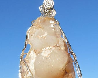 Pendentif calcédoine botryoïde enveloppé d'argent