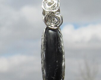 Collier en cristal de tourmaline noire, fil de fer enveloppé dans de l'argent sterling