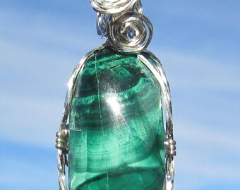 Cabochon en malachite en fil d'argent sterling.