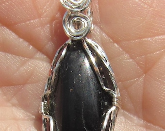 Collier en cristal de tourmaline noire, fil de fer enveloppé dans de l'argent sterling
