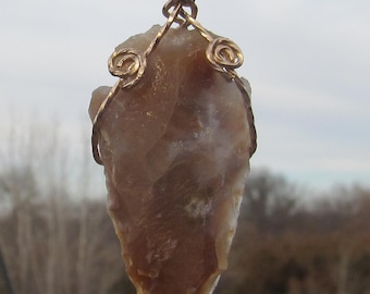 Pointe de flèche en agate en fil de bronze