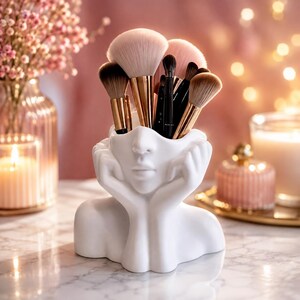 Soporte para brochas de maquillaje facial, organizador con forma de figura femenina, recipiente para guardar objetos de tocador, decoración moderna para maquillaje, jarrón para flores, regalo para ella.
