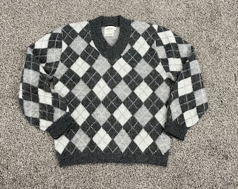 Vtg 60er 70er Jahre Pfeil Orlon Acryl V-Ausschnitt Argyle Pullover Fuzzy Größe Medium sehr guter Zustand dick und unscharf, Rippen immer noch eng.