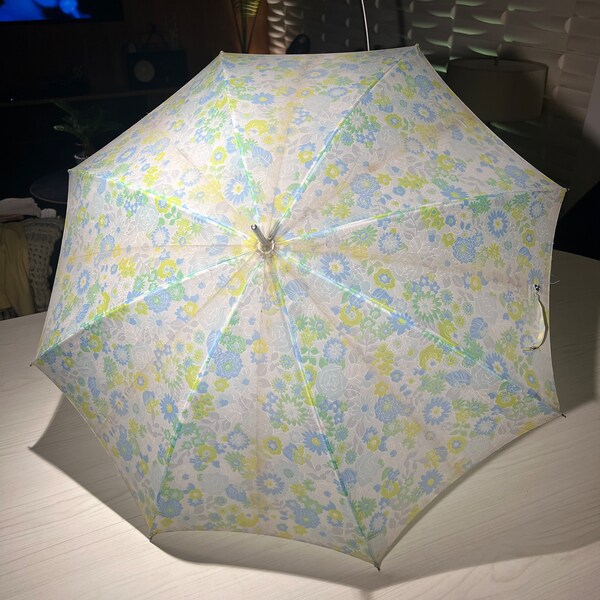 Vintage MOD 1960s Floral Print Umbrella