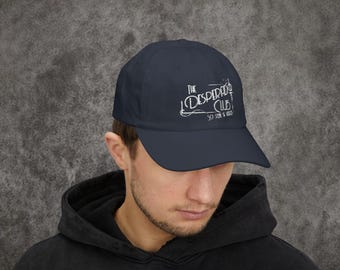 Boné Dad Cap com o logo do Desperado Club | Boné Trucker Carl Dungeon Crawler bordado