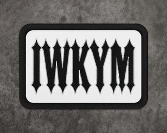 Patch bordado retangular com letras góticas do Carl, o explorador de masmorras da IWKYM | 2 cores