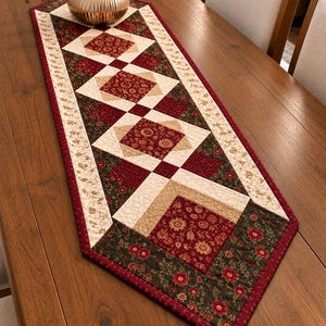 Classic Burgundy Garden Table Runner Quilt Pattern, PDF Sewing Pattern