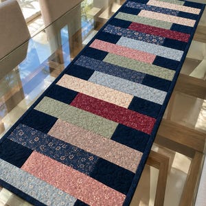 Staggered Strips Table Runner Quilt Pattern, Modern Beginner PDF Tutorial