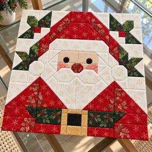 Patrón en PDF para bloque de colcha navideña de Papá Noel y acebo