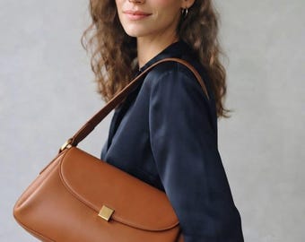 Umhängetasche aus Leder für Damen | Schultertasche aus vollnarbigem, hellbraunem Leder | Handtasche mit Überschlag und verstellbarem Riemen | Geschenkidee für Sie