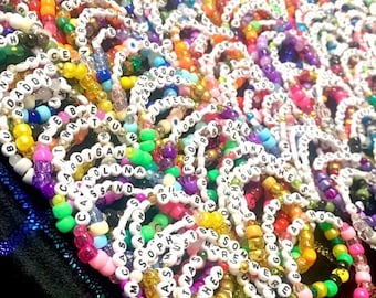 20 o 25 pulseras de la amistad personalizadas - Hechas a mano