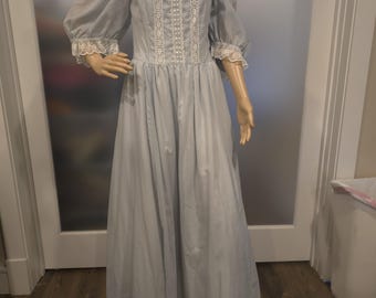 Vintage Gunne Sax Dress: Puffed Sleeves, Lace Trim, Boning (Size 13), Blue