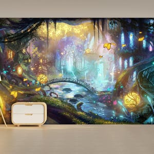 Könnte beinhalten: Ein Wandbild mit einer lebendigen, beleuchteten Waldszene mit leuchtend gelben Kugeln, einer dunklen Bogenbrücke über einem blauen Bach und schwebenden gelben Schmetterlingen. Das Kunstwerk zeigt tiefe Violett-, Blau- und Grüntöne.