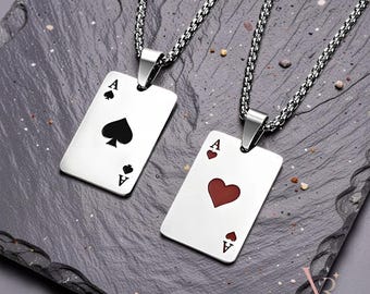 Collares a juego con diseño de cartas de póker: As de Picas y Corazones, de acero inoxidable.