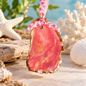 Handgefertigte Schmuckschale aus Austernschalen, hübsches rosa Design, roségoldener Rand, Schmuckhalter im Küstenstil