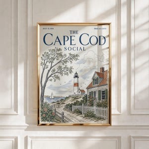 Peut inclure: Une affiche murale verticale intitulée The Cape Cod Social, datée du 15 juillet 1934, au prix de 15 cents. L'illustration représente un phare, une maison au toit rouge, une clôture blanche, un arbre et un voilier sur l'eau.