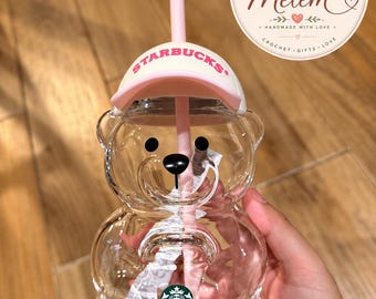 Starbucks Bearista Bärenbecher 2026 mit Erdbeer-Topper und Baseballkappe, 600 ml
