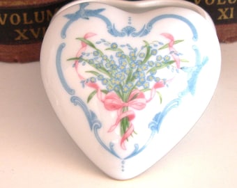 Trinket box, Porcelain Trinket box, Valentine's Day Collection, 1982 collection, Franklin porcelain, Forget me not, gift for her, momento