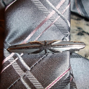 Tie bar, Tie clip, tie jewelry, formal wear, vintage tie clip, Hickok tie clear, Men&#39;s accessory, gift for him, gift for dad, retro tie clip
