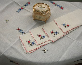 Tablecloth and napkin set, lunch tablecover, table topper, dining linen set, embroidered, vintage 1940s, hand embroidered, hand made, decor